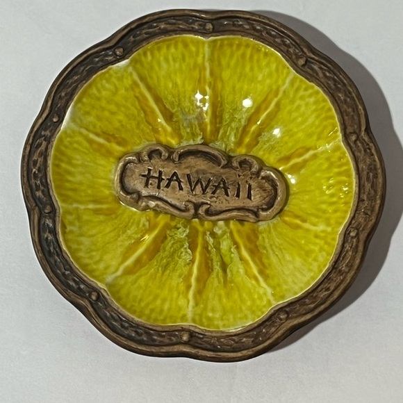 Vintage 1960’s Treasure Craft Maui Hawaii Yellow Souvenir Dish Bowl Ashtray - Picture 2 of 5
